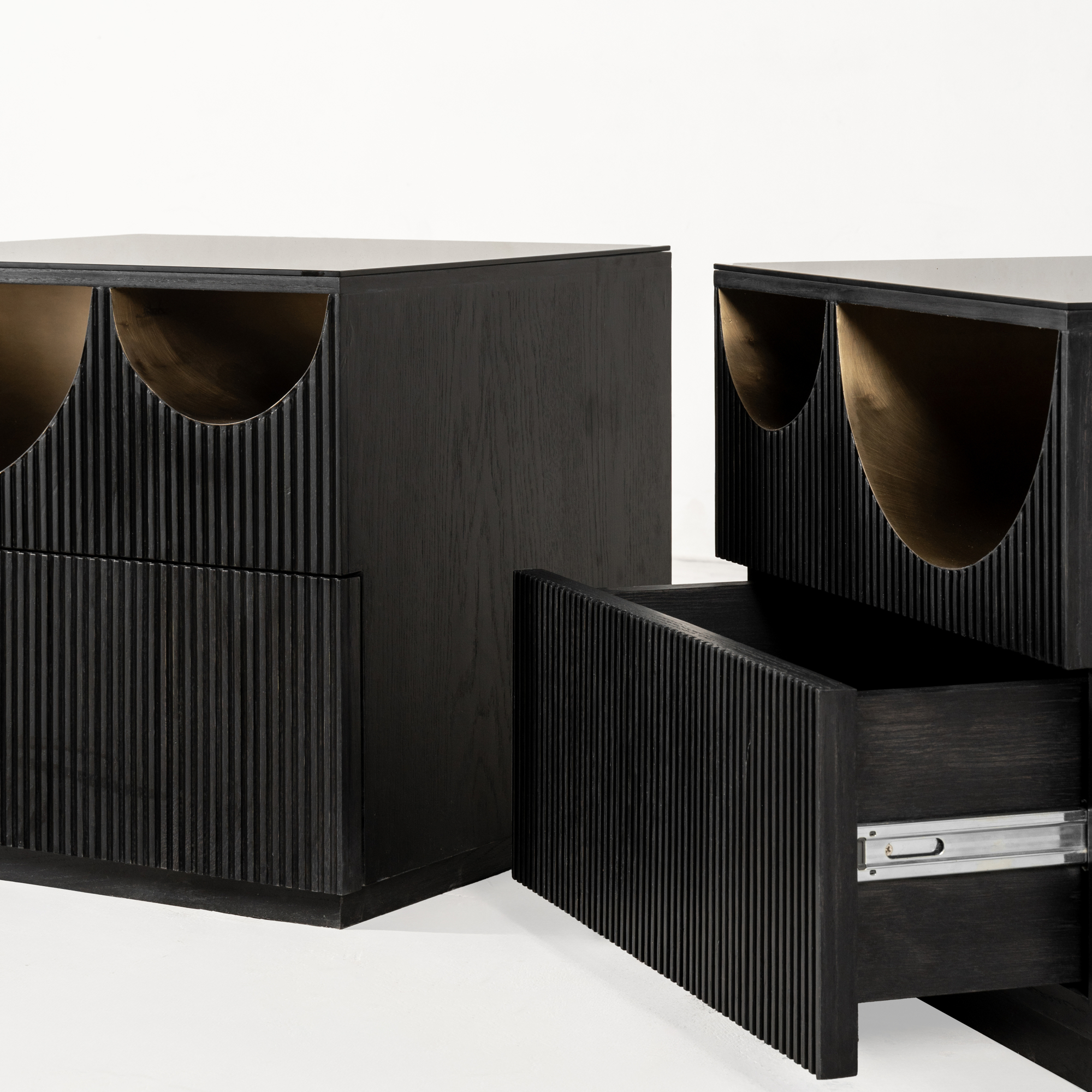 ZENITH BEDSIDE TABLE - Image 3
