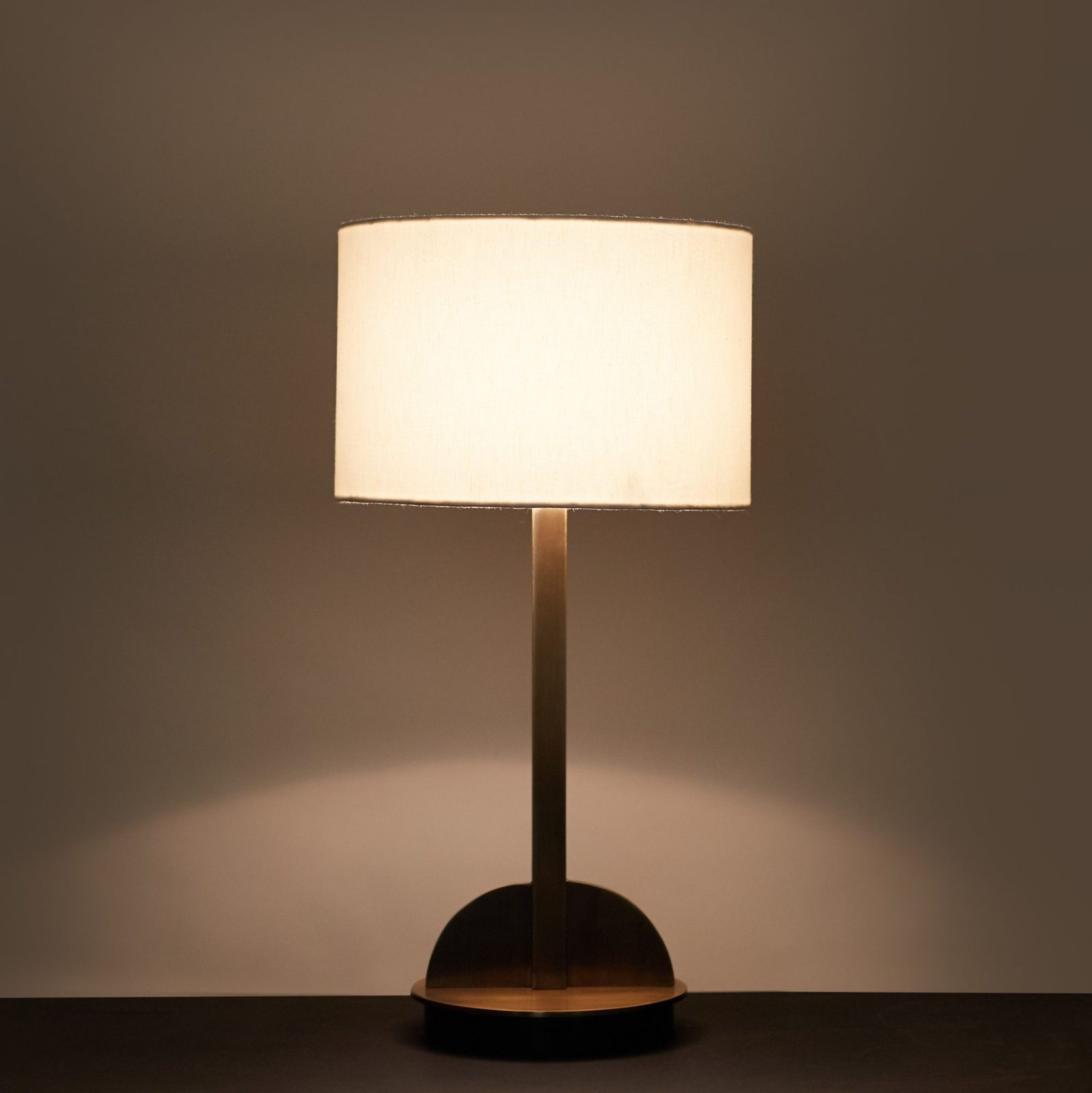 LINEAR TABLE LAMP - Image 3