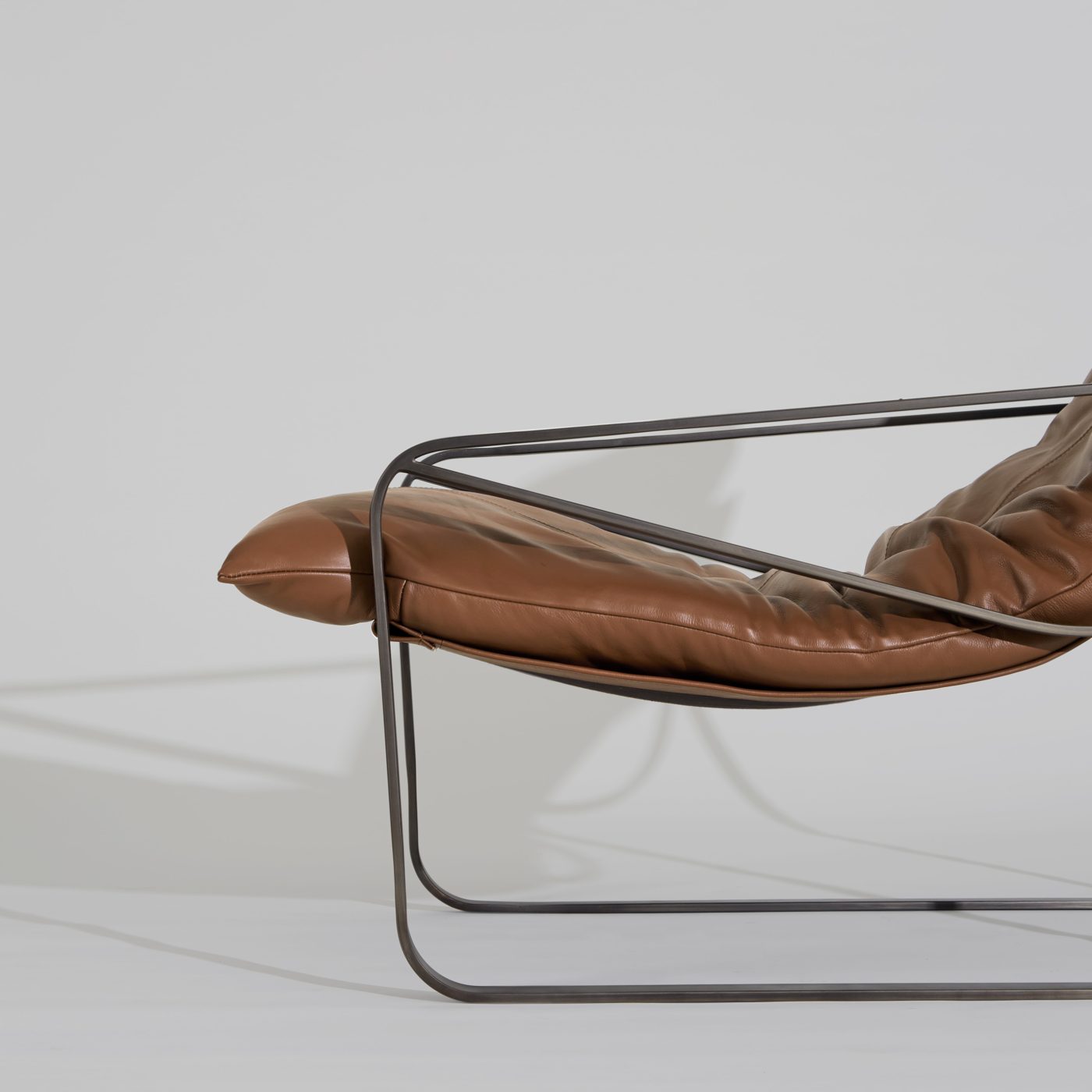 LINEAR LOUNGE CHAIR - GUNMETAL - Image 3