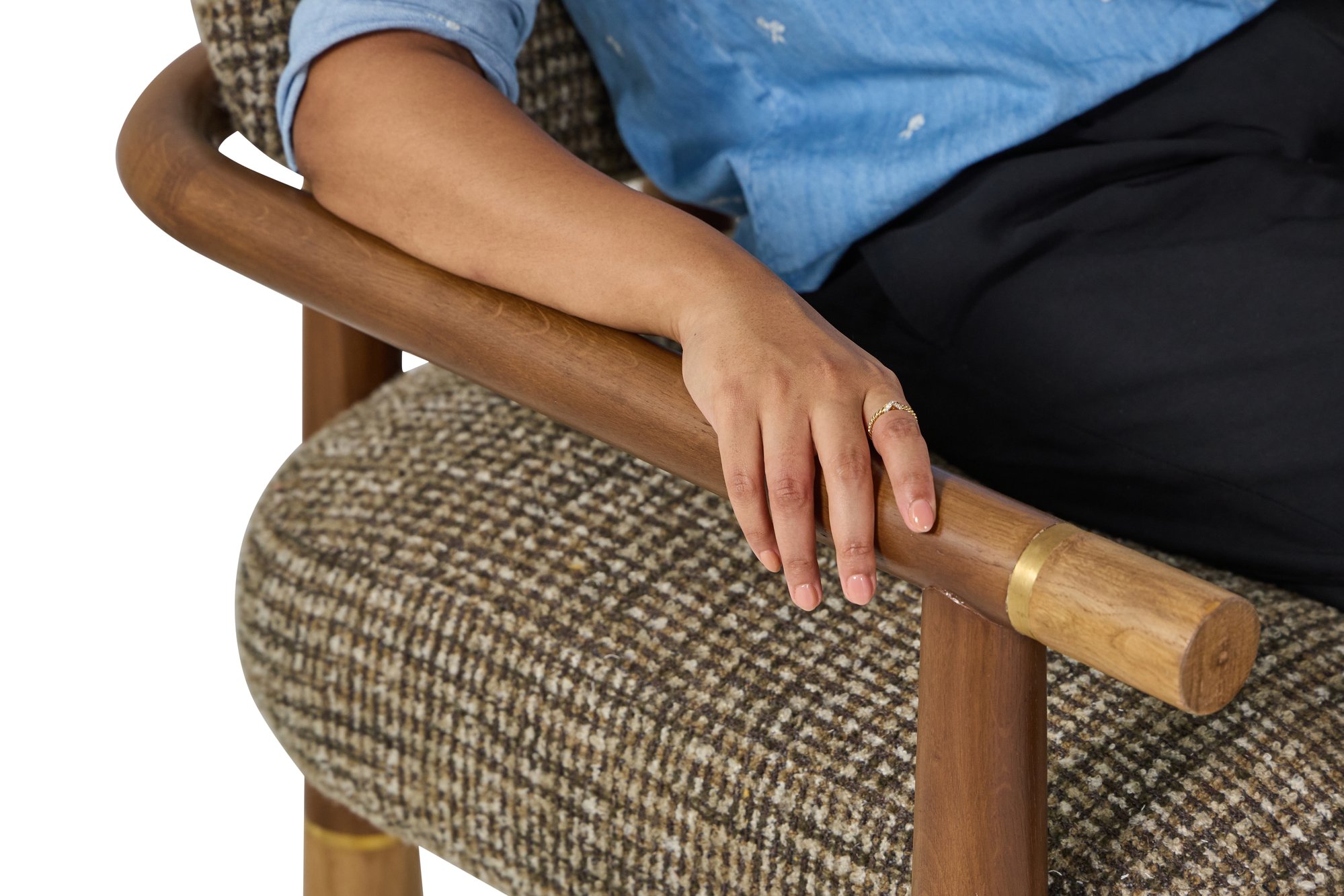 ALMOND ACCENT CHAIR - Image 4